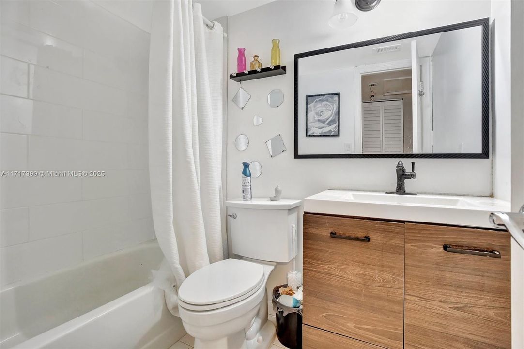 For Sale: $249,900 (2 beds, 2 baths, 912 Square Feet)