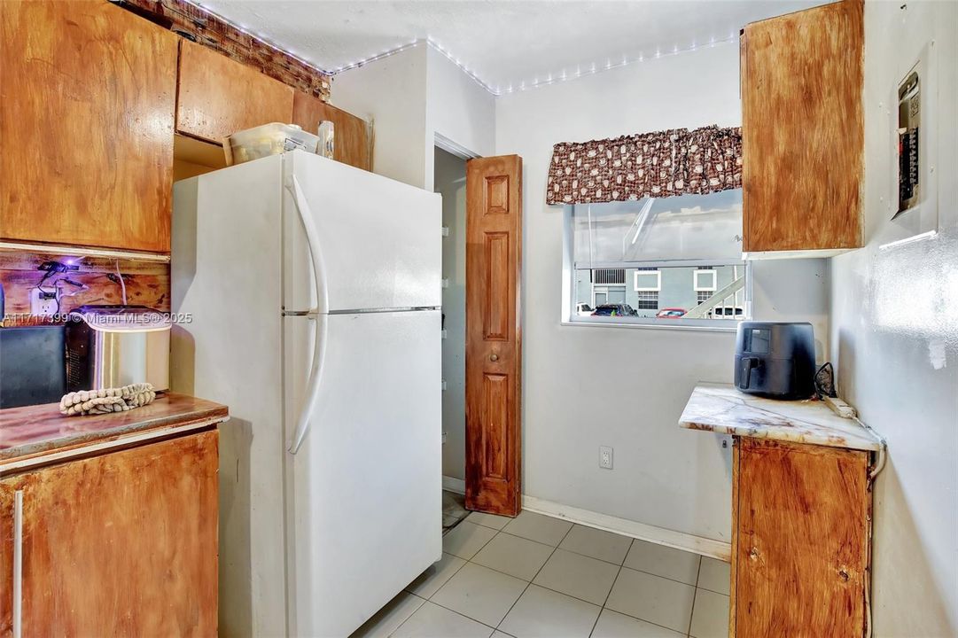 For Sale: $249,900 (2 beds, 2 baths, 912 Square Feet)