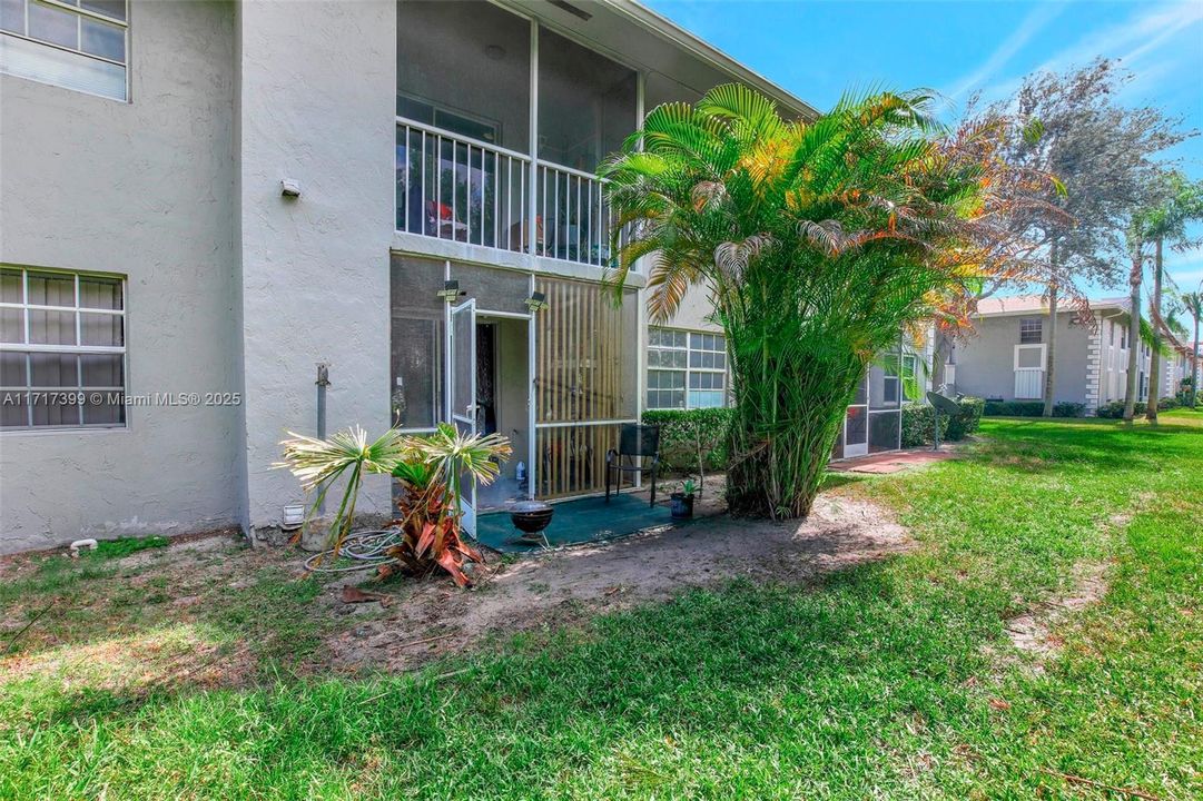 For Sale: $249,900 (2 beds, 2 baths, 912 Square Feet)