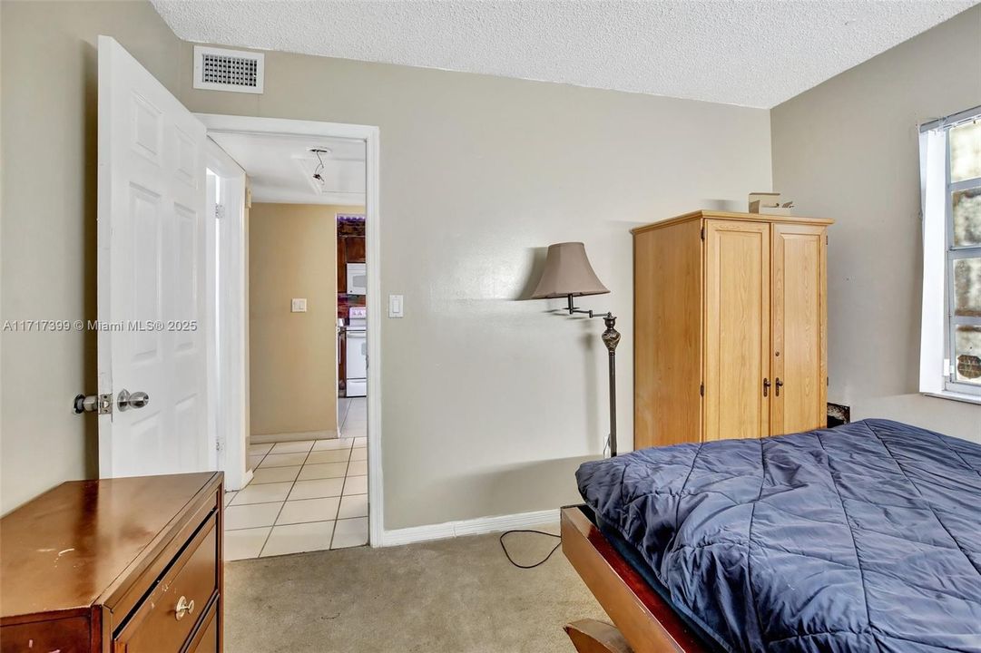 For Sale: $249,900 (2 beds, 2 baths, 912 Square Feet)