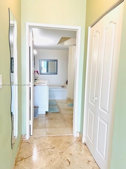 For Rent: $3,950 (2 beds, 2 baths, 1141 Square Feet)