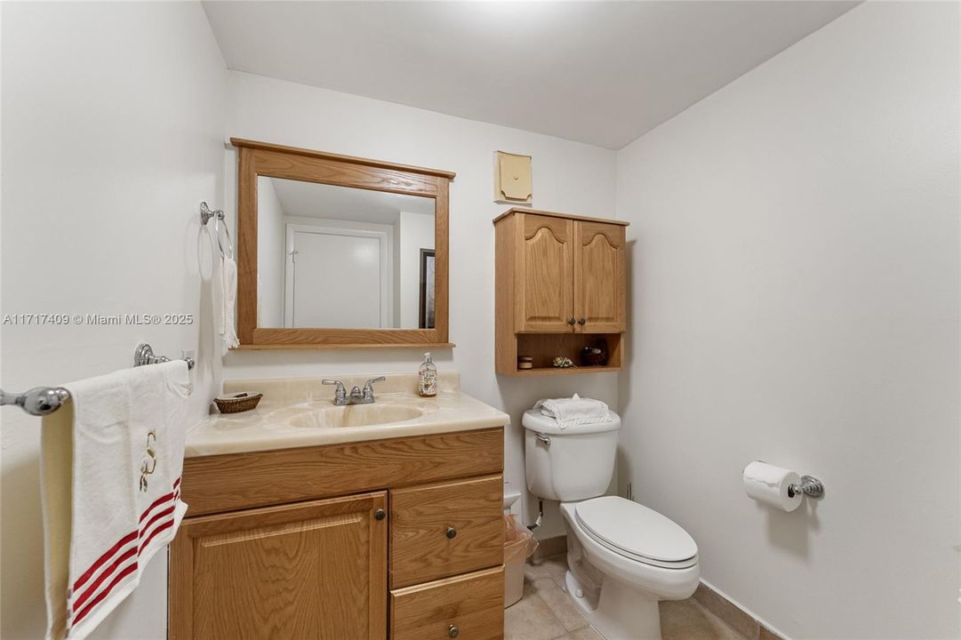 For Sale: $385,000 (2 beds, 2 baths, 1273 Square Feet)