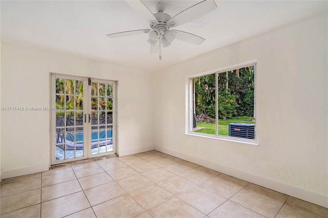 Active With Contract: $2,500 (2 beds, 1 baths, 1016 Square Feet)