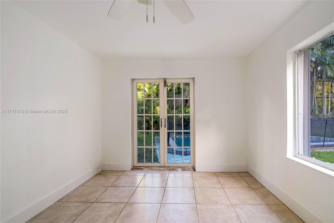 Active With Contract: $2,500 (2 beds, 1 baths, 1016 Square Feet)