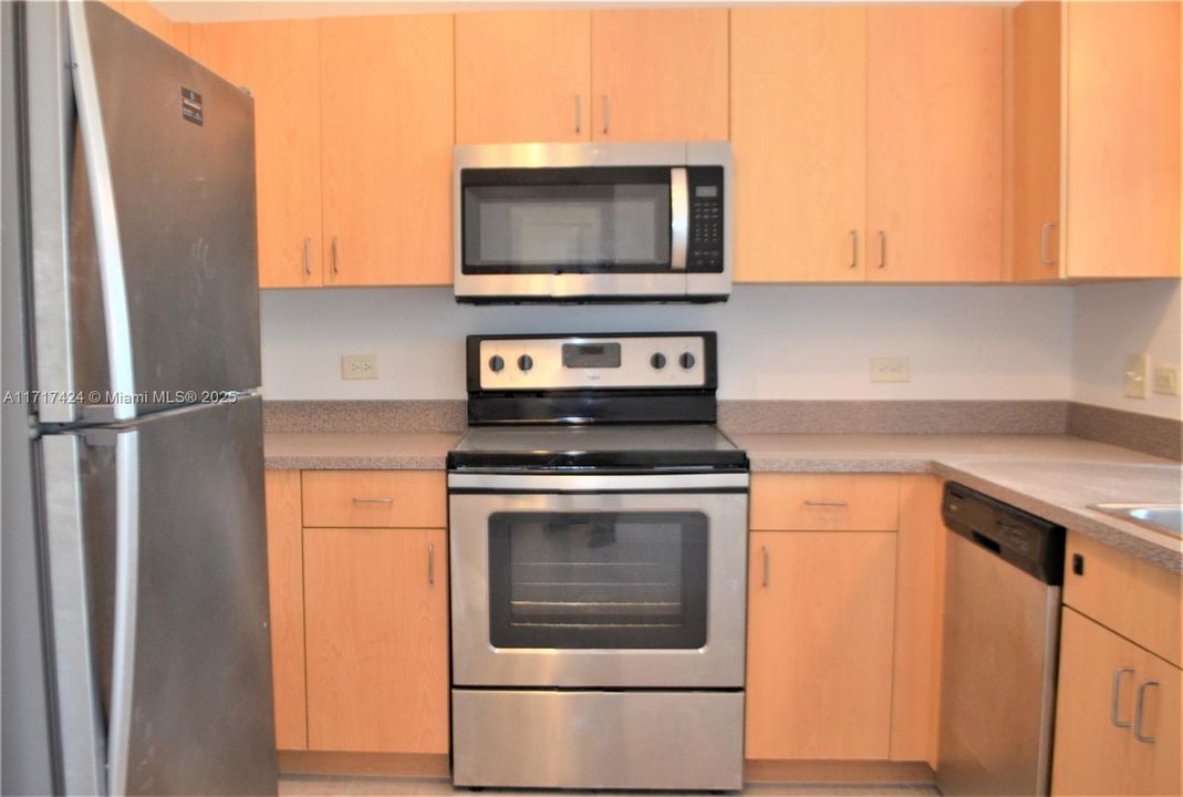 For Rent: $2,300 (1 beds, 1 baths, 667 Square Feet)