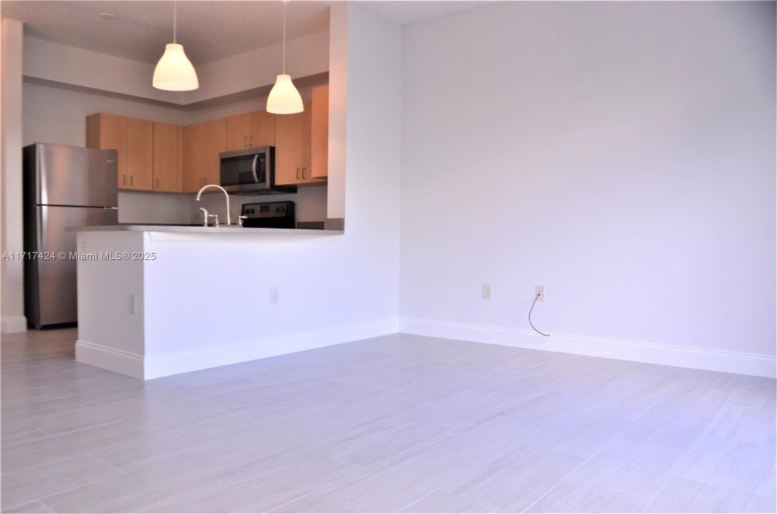 For Rent: $2,300 (1 beds, 1 baths, 667 Square Feet)