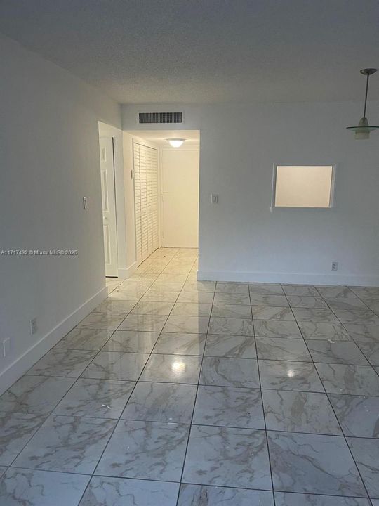 For Rent: $1,895 (1 beds, 1 baths, 699 Square Feet)