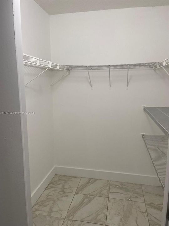 For Rent: $1,895 (1 beds, 1 baths, 699 Square Feet)