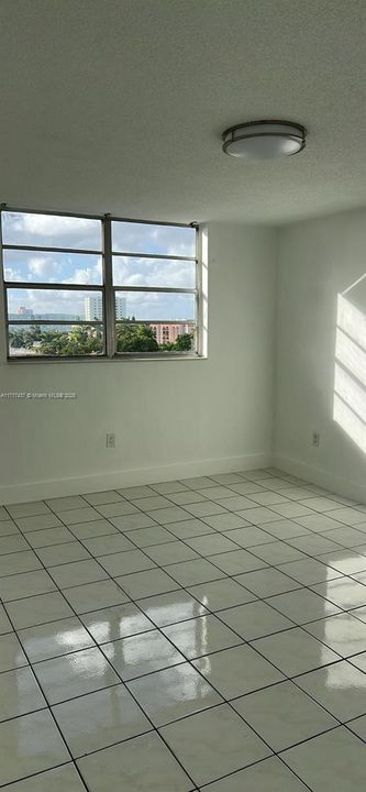 For Rent: $2,000 (1 beds, 1 baths, 624 Square Feet)