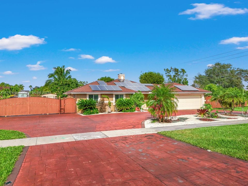 For Sale: $849,900 (4 beds, 2 baths, 2040 Square Feet)