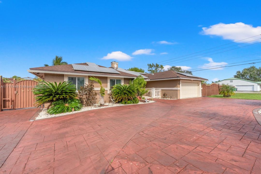 For Sale: $849,900 (4 beds, 2 baths, 2040 Square Feet)