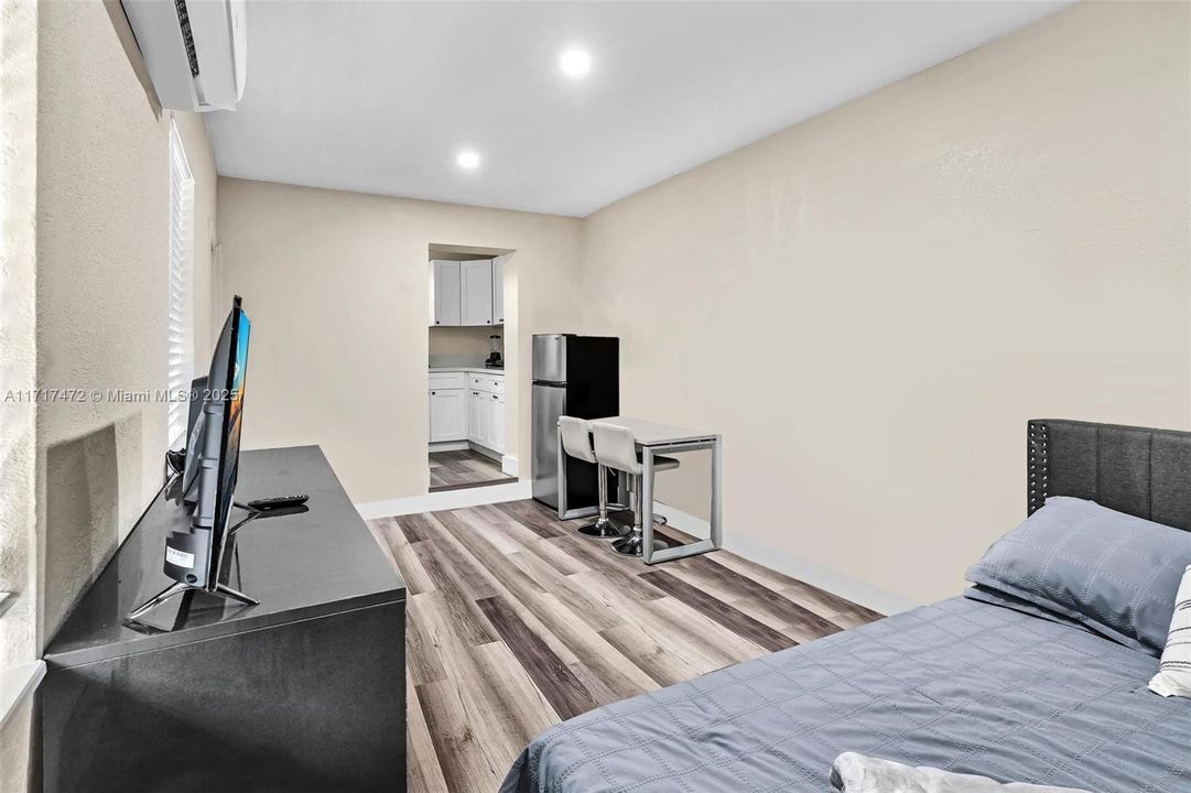 For Sale: $375,000 (3 beds, 2 baths, 1259 Square Feet)