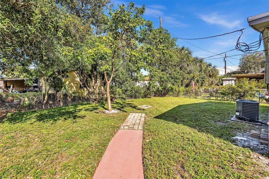 For Sale: $375,000 (3 beds, 2 baths, 1259 Square Feet)