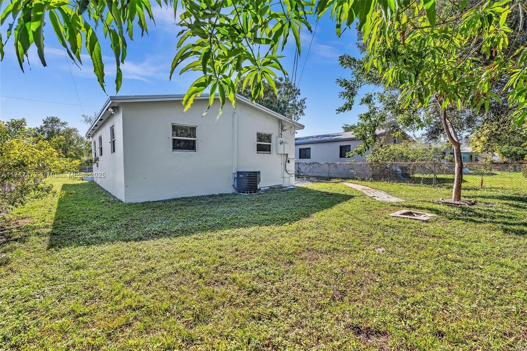 For Sale: $375,000 (3 beds, 2 baths, 1259 Square Feet)