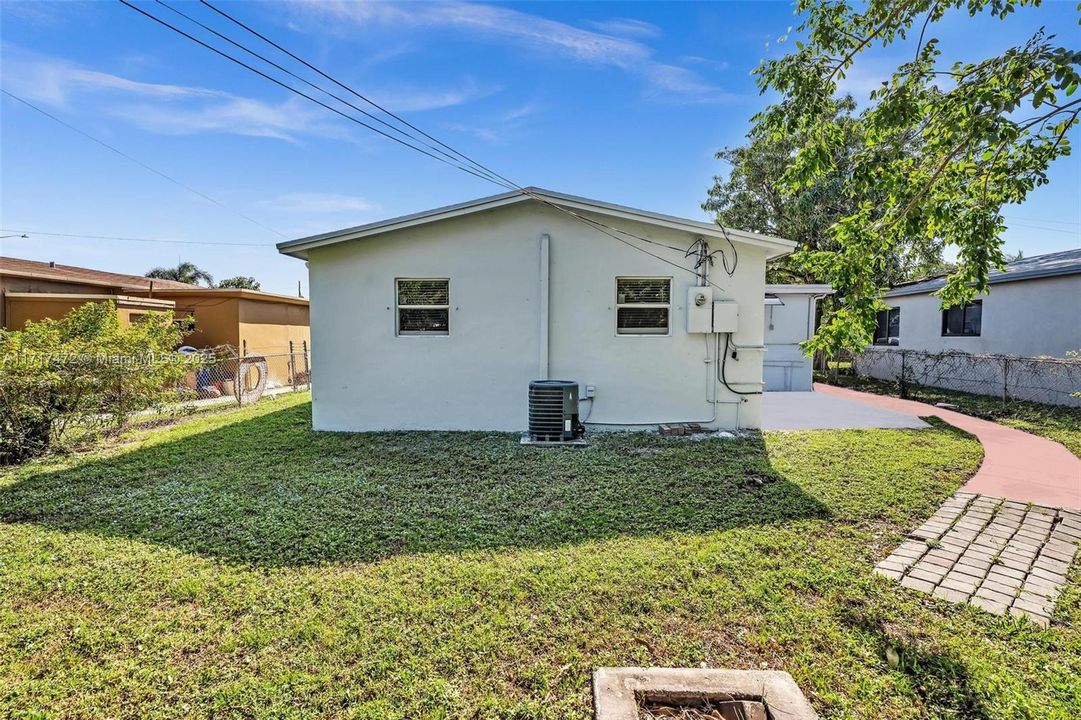 For Sale: $375,000 (3 beds, 2 baths, 1259 Square Feet)