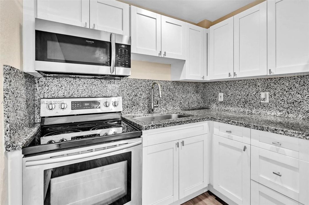 For Sale: $375,000 (3 beds, 2 baths, 1259 Square Feet)