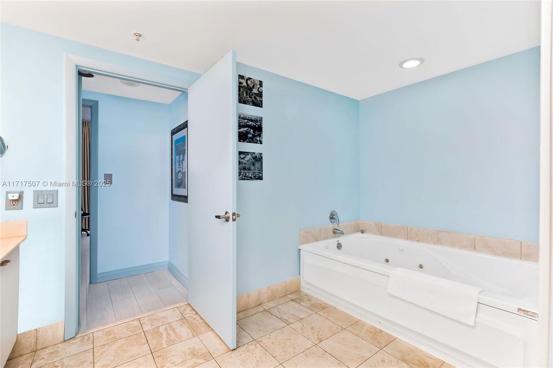 For Sale: $775,000 (2 beds, 2 baths, 1330 Square Feet)