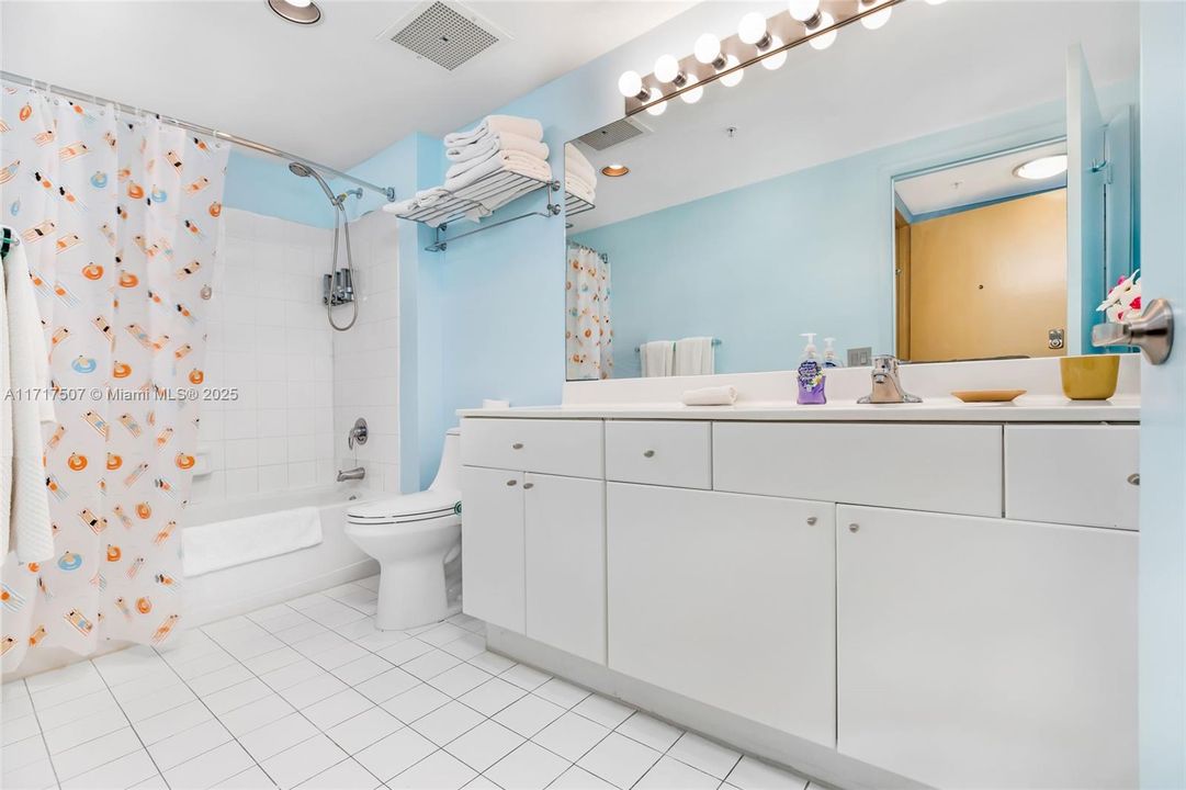 For Sale: $775,000 (2 beds, 2 baths, 1330 Square Feet)