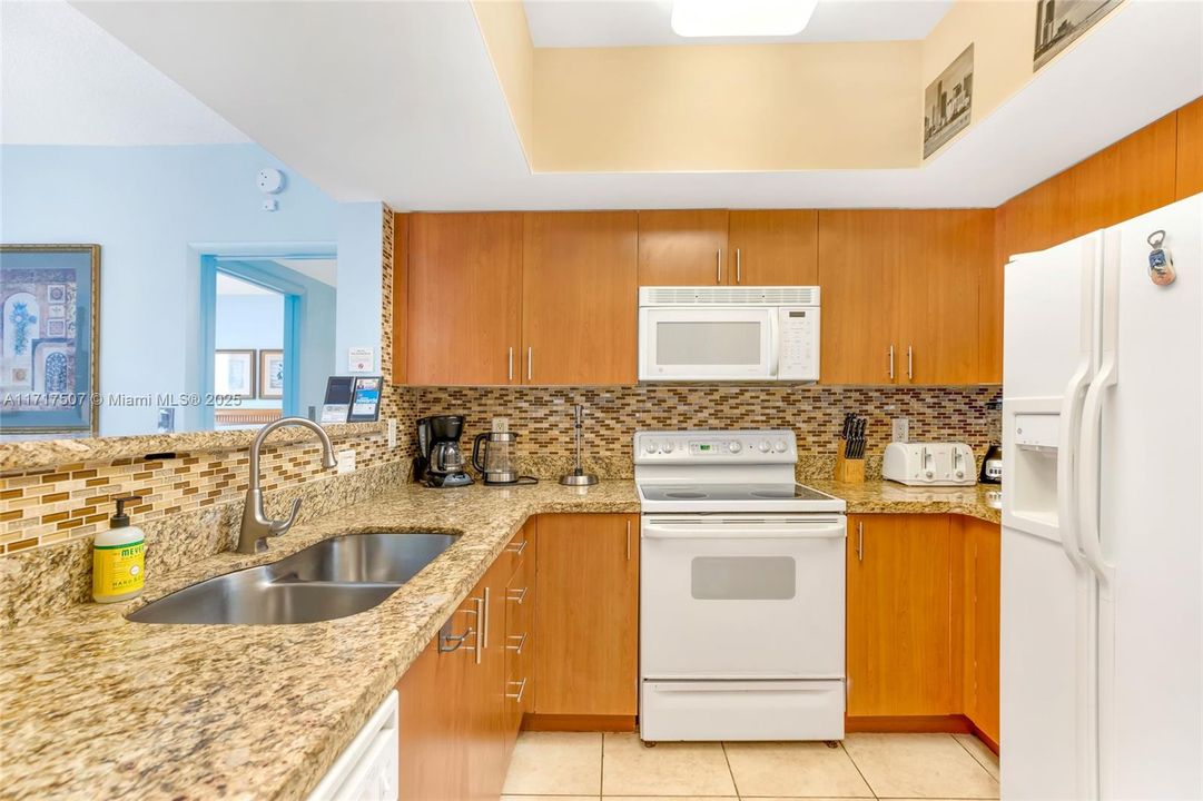 For Sale: $775,000 (2 beds, 2 baths, 1330 Square Feet)