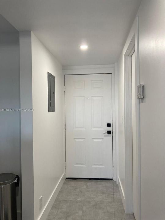 For Rent: $2,300 (1 beds, 1 baths, 792 Square Feet)