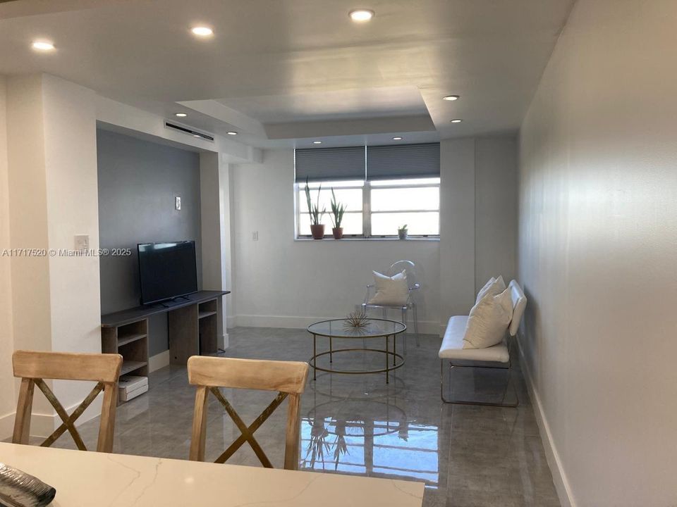 For Rent: $2,300 (1 beds, 1 baths, 792 Square Feet)