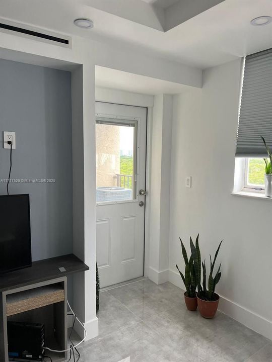 For Rent: $2,300 (1 beds, 1 baths, 792 Square Feet)