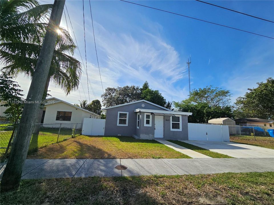 For Sale: $475,000 (3 beds, 2 baths, 1134 Square Feet)