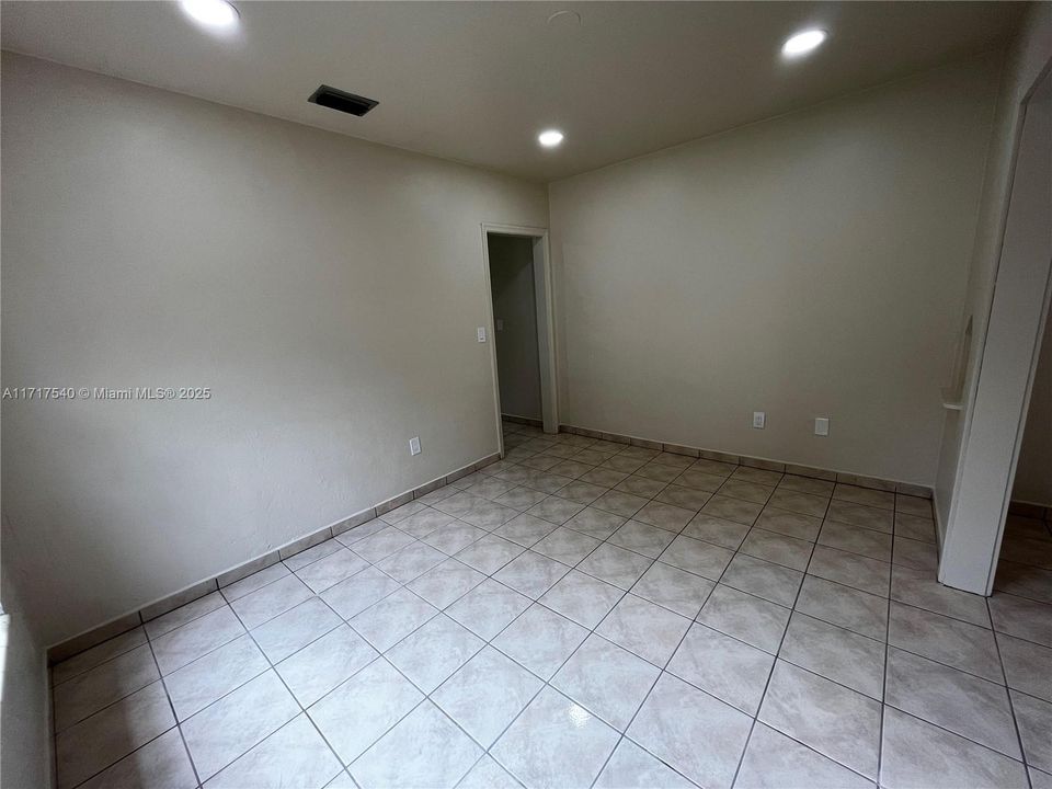 For Rent: $4,499 (3 beds, 2 baths, 1554 Square Feet)