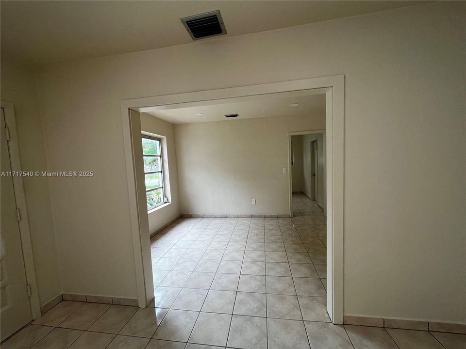 For Rent: $4,499 (3 beds, 2 baths, 1554 Square Feet)