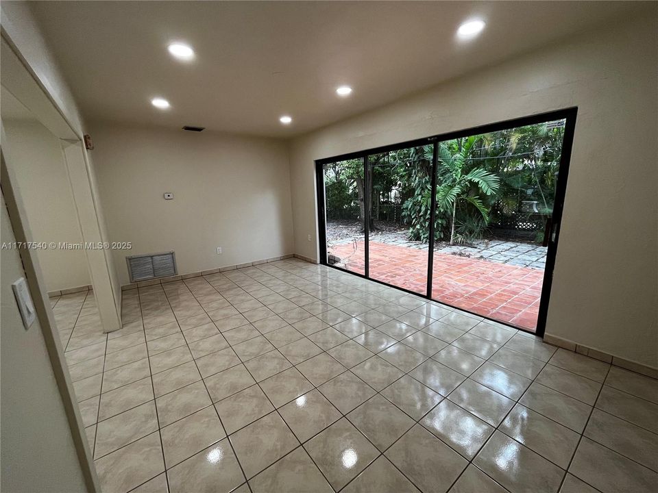 For Rent: $4,499 (3 beds, 2 baths, 1554 Square Feet)