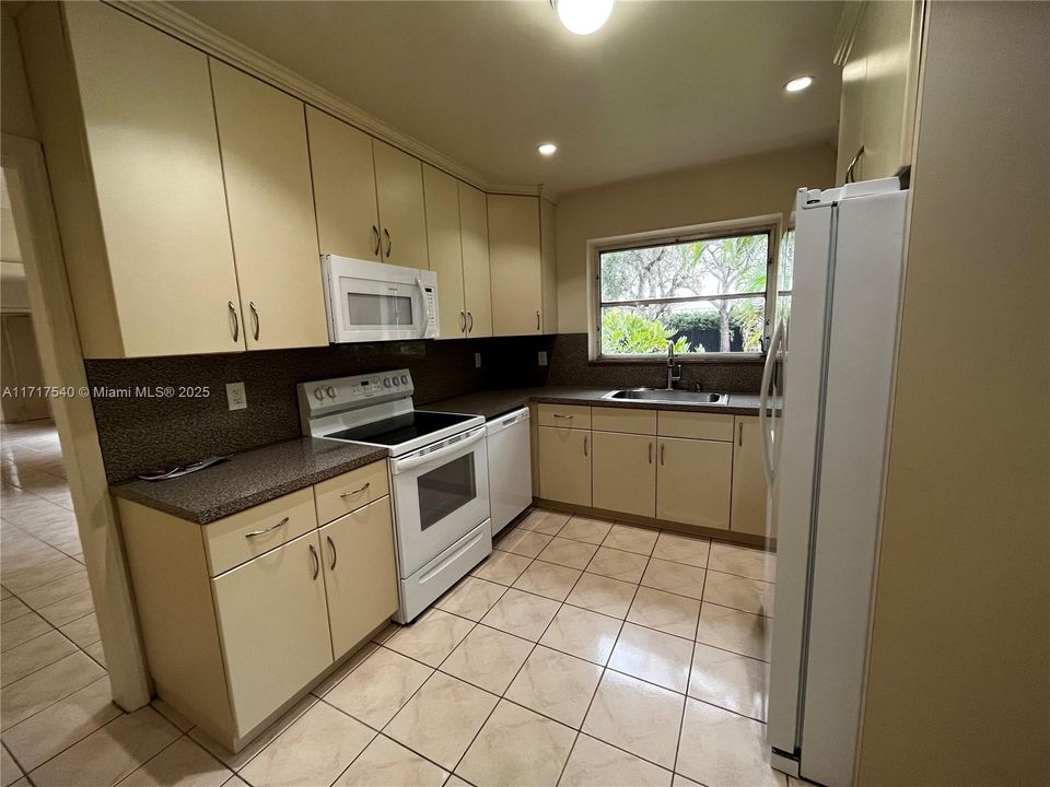 For Rent: $4,499 (3 beds, 2 baths, 1554 Square Feet)