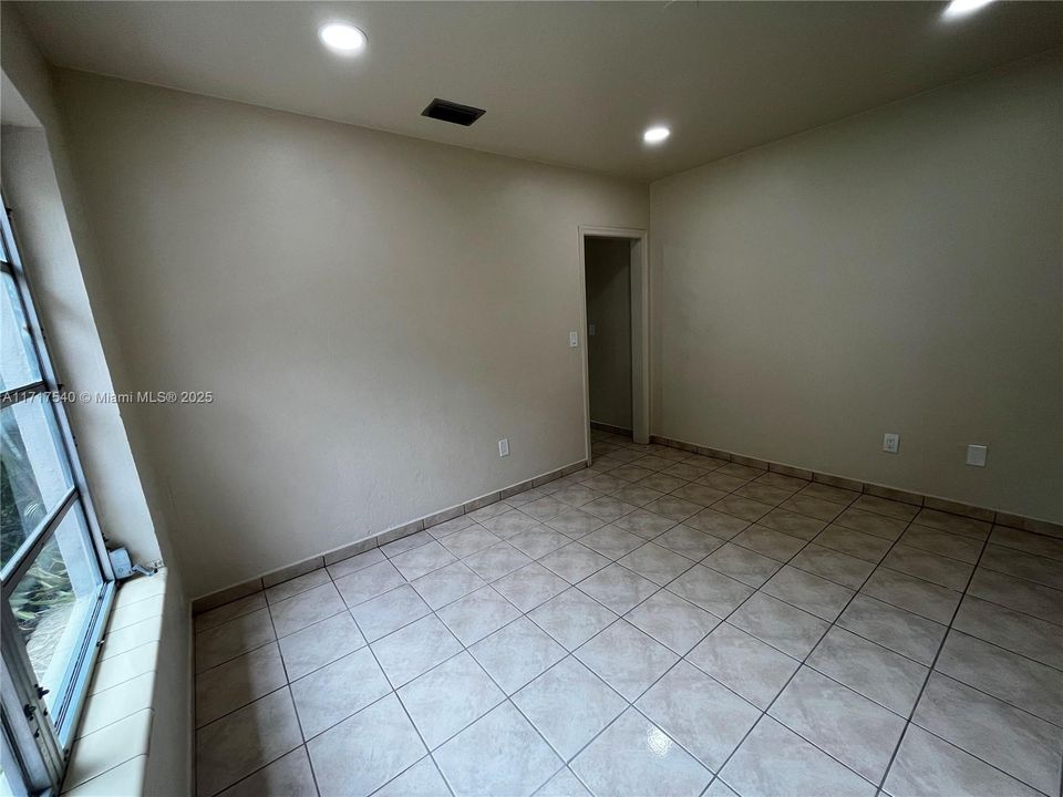 For Rent: $4,499 (3 beds, 2 baths, 1554 Square Feet)