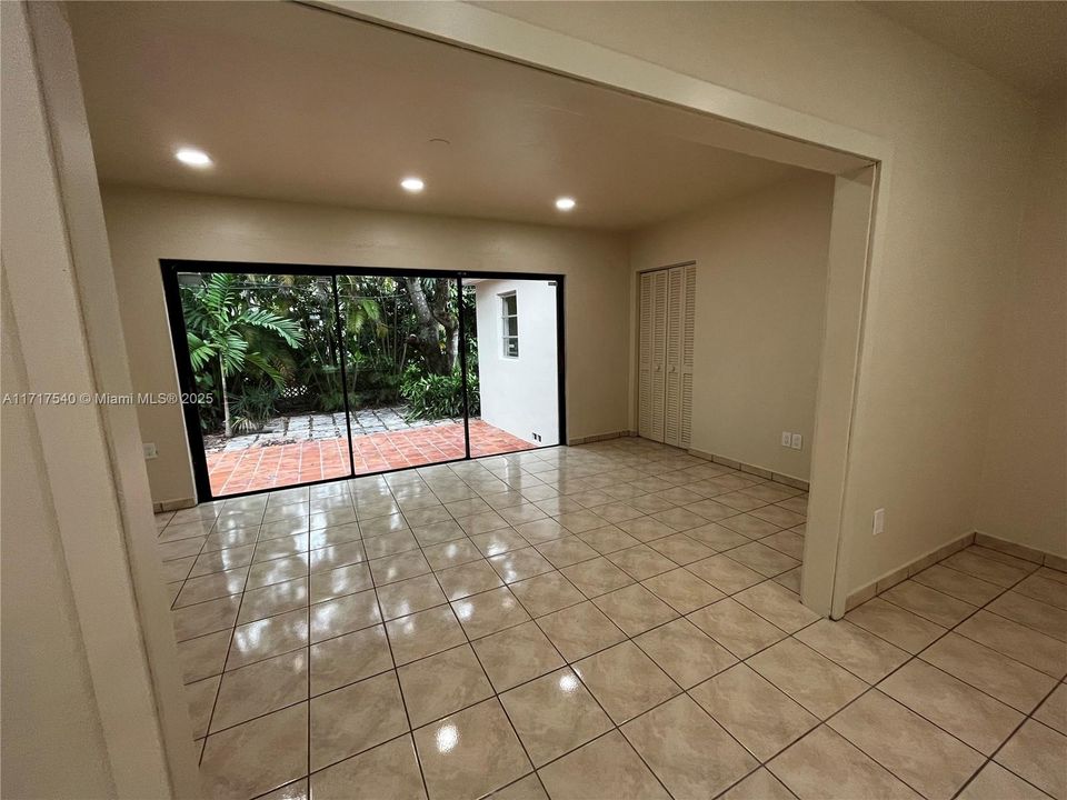 For Rent: $4,499 (3 beds, 2 baths, 1554 Square Feet)