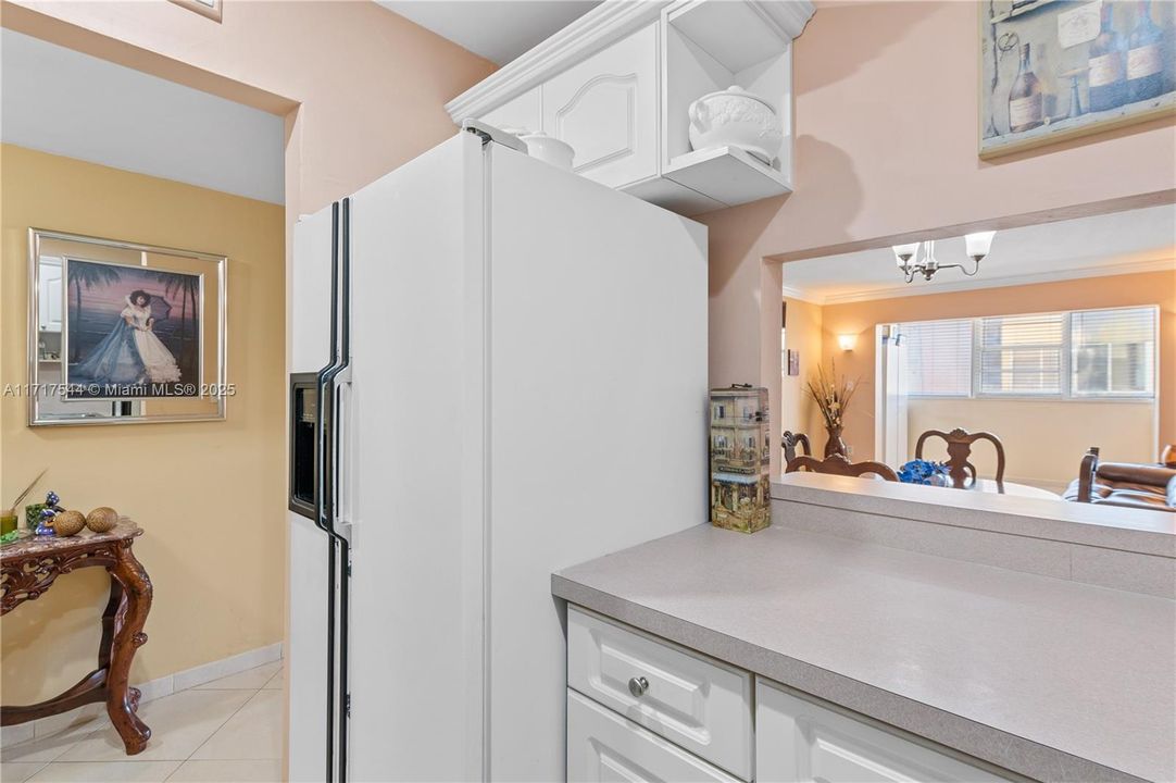 For Sale: $249,000 (2 beds, 2 baths, 903 Square Feet)