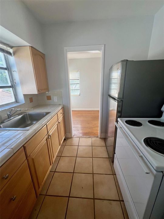 For Rent: $1,850 (1 beds, 1 baths, 700 Square Feet)