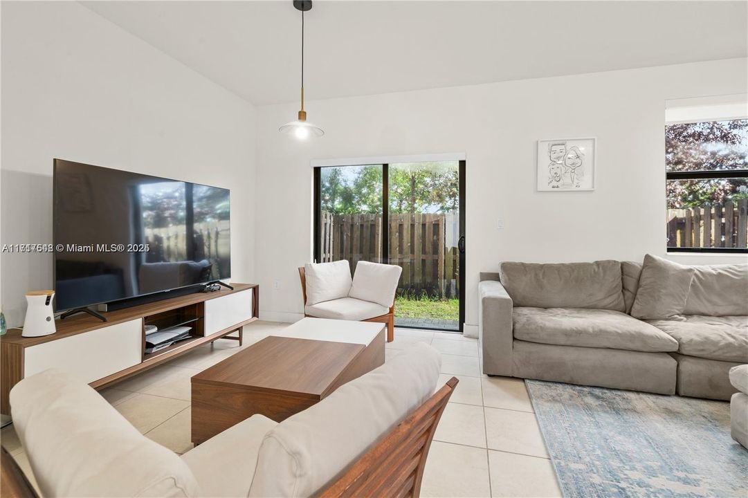 For Sale: $549,500 (3 beds, 2 baths, 1425 Square Feet)