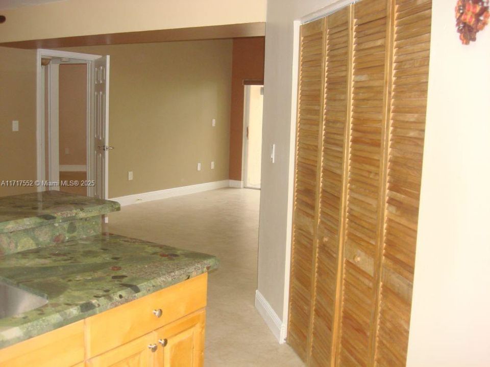 For Rent: $2,298 (2 beds, 2 baths, 950 Square Feet)