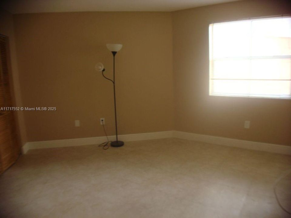 For Rent: $2,298 (2 beds, 2 baths, 950 Square Feet)