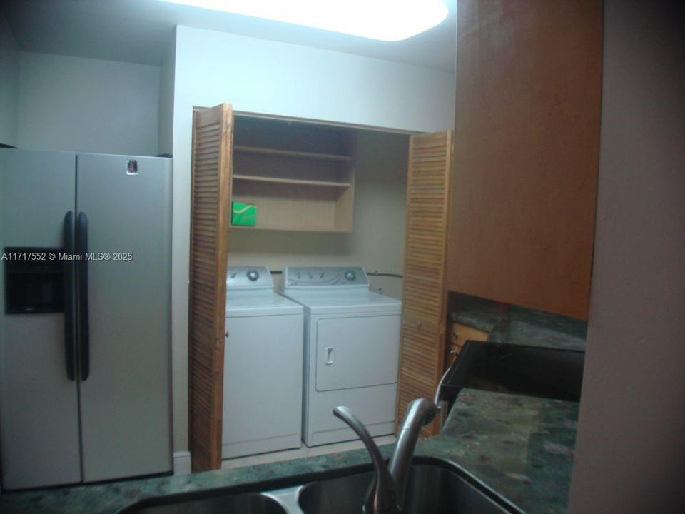 For Rent: $2,298 (2 beds, 2 baths, 950 Square Feet)