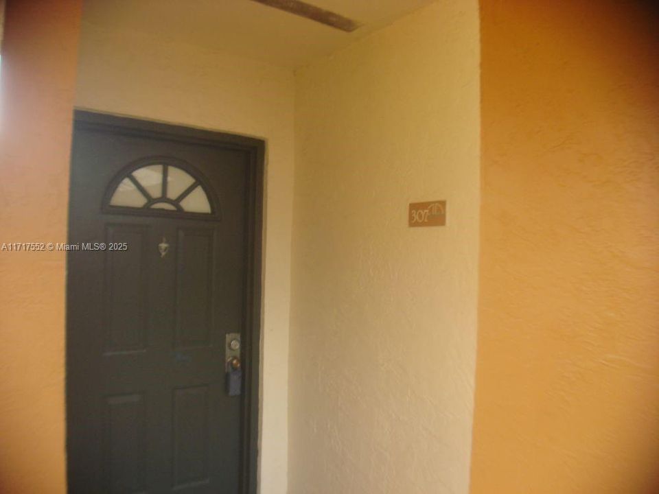 For Rent: $2,298 (2 beds, 2 baths, 950 Square Feet)