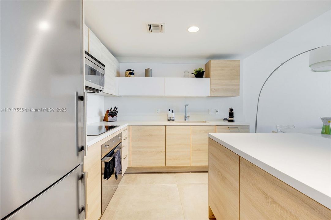 For Sale: $689,000 (2 beds, 2 baths, 1107 Square Feet)