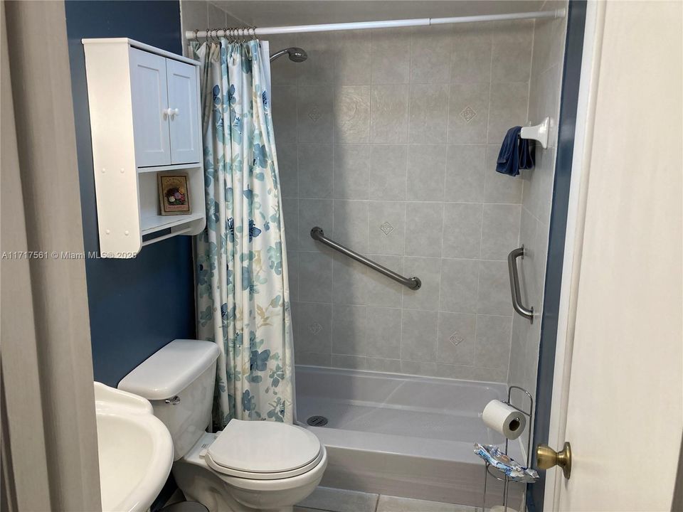 Bathroom on 1st floor