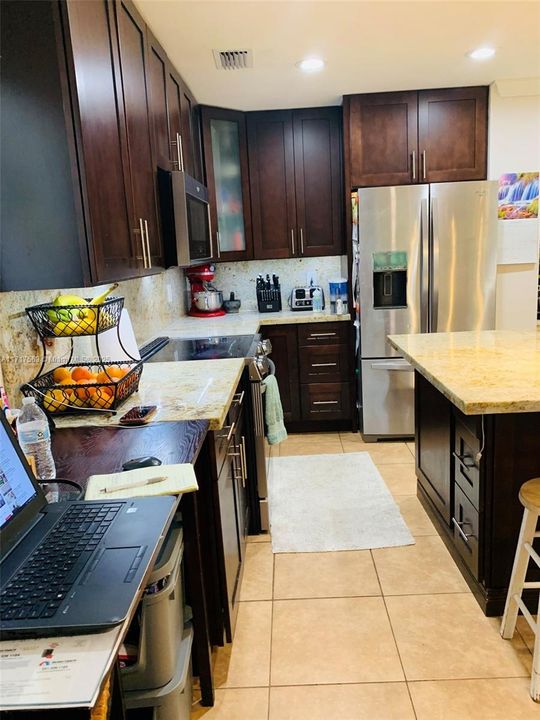 For Rent: $3,000 (3 beds, 2 baths, 1559 Square Feet)