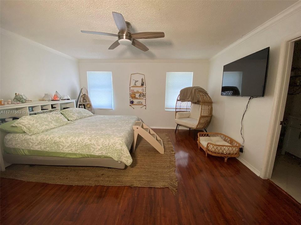 For Rent: $3,000 (3 beds, 2 baths, 1559 Square Feet)