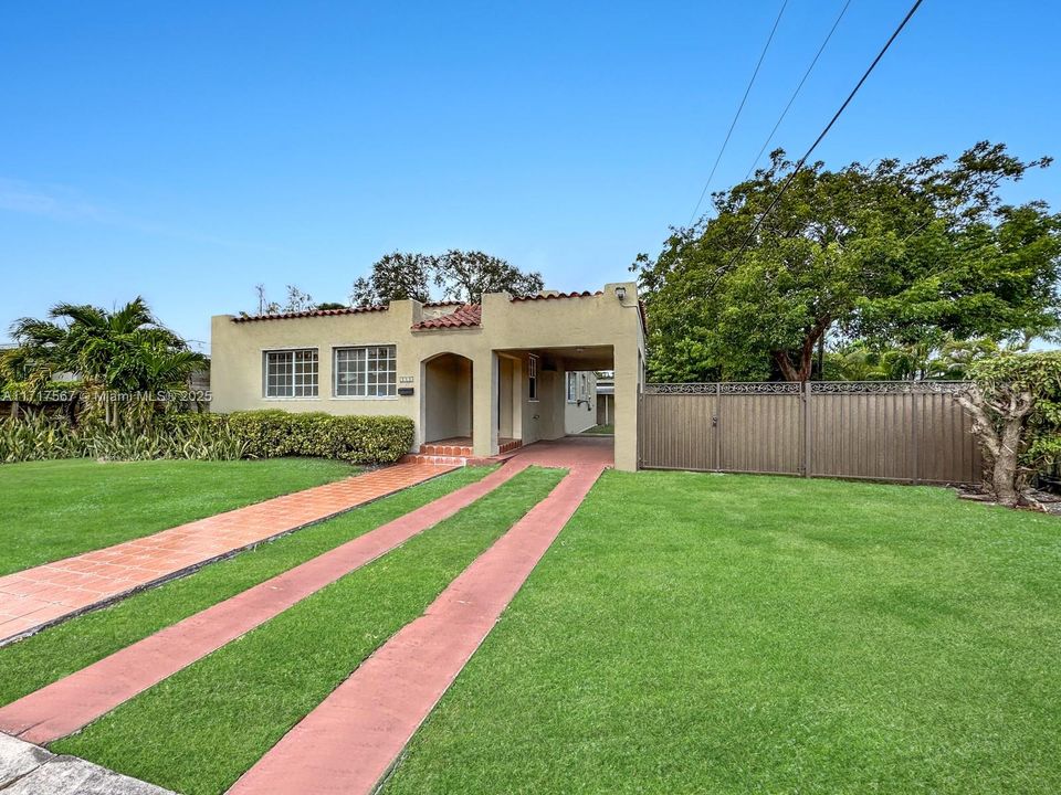 For Sale: $925,000 (3 beds, 3 baths, 1540 Square Feet)