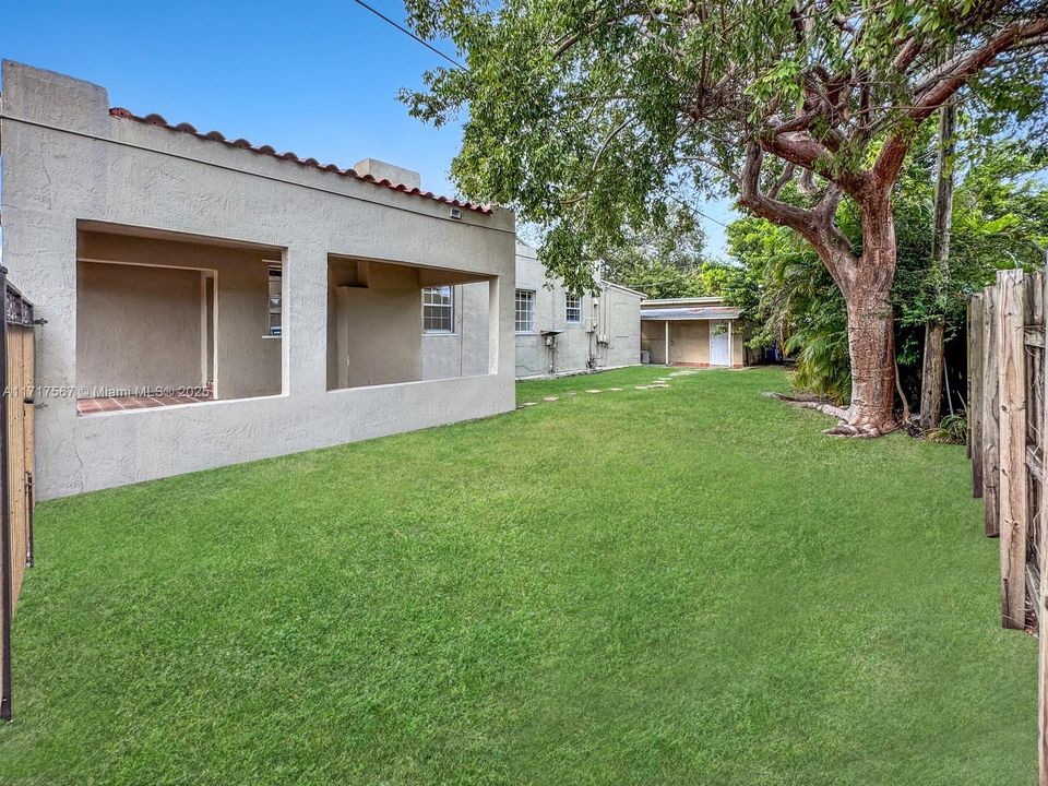 For Sale: $925,000 (3 beds, 3 baths, 1540 Square Feet)