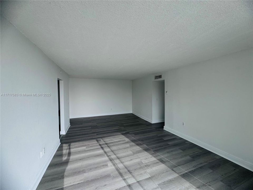 For Rent: $2,000 (2 beds, 2 baths, 1036 Square Feet)