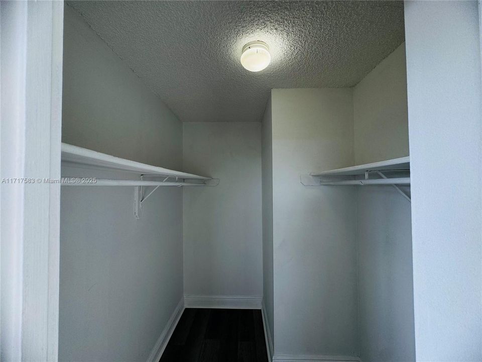 For Rent: $2,000 (2 beds, 2 baths, 1036 Square Feet)