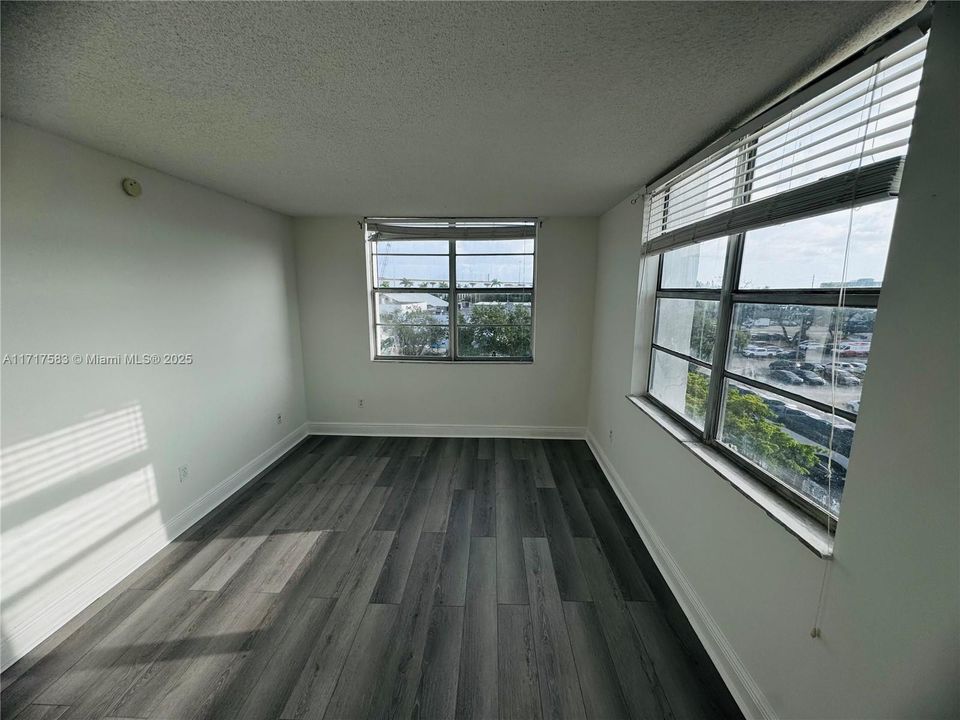 For Rent: $2,000 (2 beds, 2 baths, 1036 Square Feet)