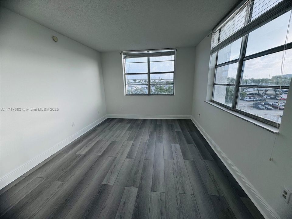 For Rent: $2,000 (2 beds, 2 baths, 1036 Square Feet)